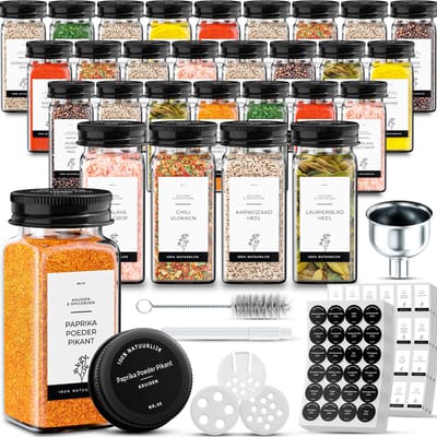 Organess 56 Glazen Kruidenpotjes Vierkant met Zwarte Deksel – 3 Soorten Strooideksels – Kruidenstrooier – Spice Jars – Complete Set incl Kruiden Stickers, Krijtstift en Accessoires – 120ml