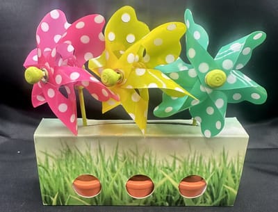 Set van 3 decoratieve windmolentjes in pot - kunststof+houten steker " Roze/Geel/Groen met witte stipjes"- meerkleurig + oranje potjes- dia 9 cm x hoogte 16 cm - Tuinaccessoires - tuinstekers
