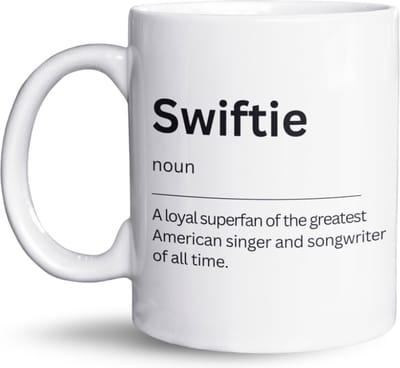 NietMokken.nl - Swiftie mok – Woordenboek mok voor superfan – Originele keramische koffiebeker – Perfect cadeau voor muziekliefhebbers – Vaatwasser- en magnetronbestendig – 325 ml - Voor Taylor Swift fan - Aan beide zijden bedrukt - Wit
