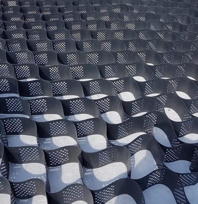 Grindrooster Bodemversterking - Honingraatrooster Bodemrooster - Stabiele Ondergrond Creëren - Bevordert Natuurlijke Drainage - 65m x 25m x 10cm - Zwart