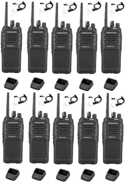 Set van 10 Kenwood TK-3701D met beveiliging oortje en tafelladers