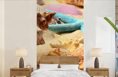 Behang - Fotobehang Zeester - Schelpen - Zand - Strand - Breedte 120 cm x hoogte 240 cm