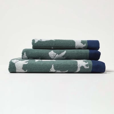 Homescapes Groene badstof handdoek met hondenmotief - 50 x 85 cm, 100% katoen