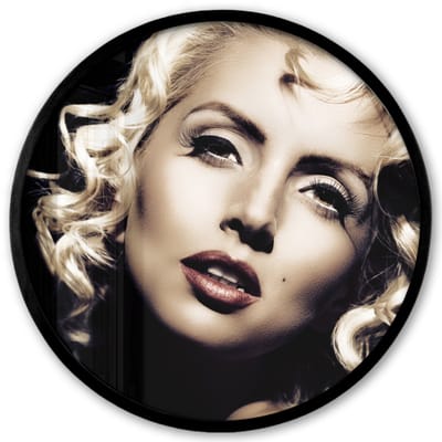 Poster in lijst Rond - Fotolijst 40x40 cm - Posters - Vrouw - Vintage - Lippenstift - Blond - Krullen - Ronde posterlijst zwart - Decoratie - Wanddecoratie woonkamer - Muurdecoratie slaapkamer