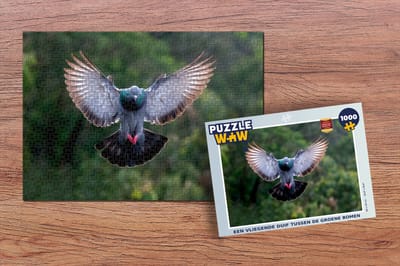 Puzzel Een vliegende duif tussen de groene bomen - Legpuzzel - Puzzel 1000 stukjes volwassenen