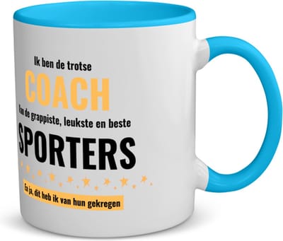 Akyol - ik ben de trotste coach van de grappigste, leukste en beste sporters, en ja dit heb ik van hun gekregen koffiemok - theemok blauw - Coach - de trotste coach - sport - verjaardagscadeau - verjaardag - cadeau - 350 ML inhoud