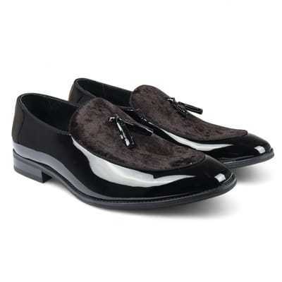 Zwarte fluwelen loafers met kwastjes voor heren, formele lakschoenen
