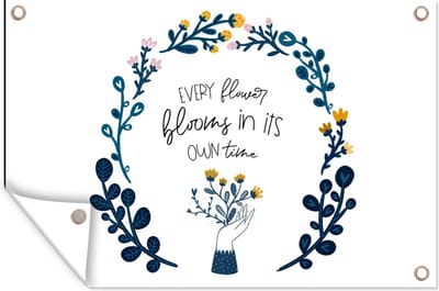 Muurdecoratie Every flower blooms in its own time - Spreuken - Quotes - 180x120 cm - Tuinposter - Tuindoek