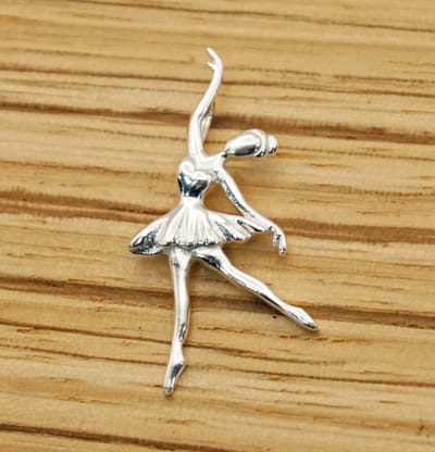 Sterling zilveren hanger ballerina - leuke ballet dancer hangertje gemaakt van 925 zilver - leuke dames of kinder hangertje van een ballerina - ballerina's cadeau tip meisjes, vrouwen