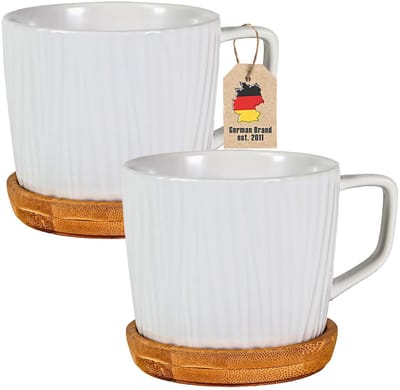 Intirilife Koffiekopjes, set van 2 met scandinavisch groefpatroon in mat wit - inhoud 230 ml - theekopjesset met keramisch oor en houten onderzetter, mokken voor thee, koffie en cappuccino, streepjespatroon