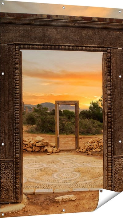Gards Tuinposter Cale Llentia Deur Opening in Ibiza - 100x150 cm - Tuindoek - Tuindecoratie - Wanddecoratie buiten - Tuinschilderij