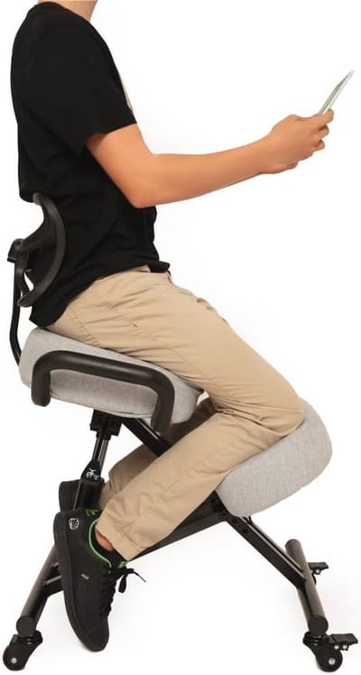 Ergonomische kniestoel van eco-leer met rugleuning en lichtgrijs linnen overtrek voor thuis en op kantoor