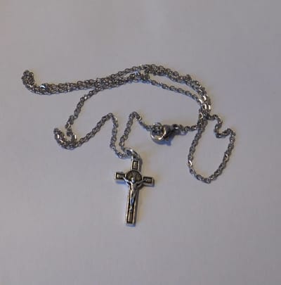 Ketting met hanger Benedictuskruisje