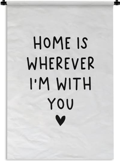 Wandkleed - Wanddoek - Engelse quote "Home is wherever i'm with you" met een hartje op een witte achtergrond - 120x180 cm - Wandtapijt