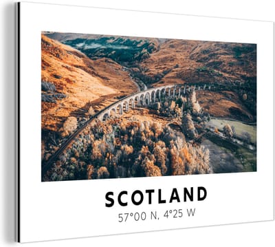 Wanddecoratie Metaal - Aluminium Schilderij Industrieel - Schotland - Uitzicht - Rivier - 180x120 cm - Dibond - Foto op aluminium - Industriële muurdecoratie - Voor de woonkamer/slaapkamer