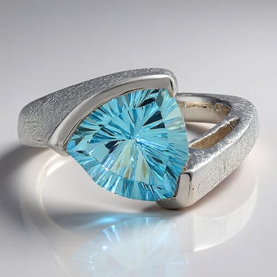Cavill - Zilveren ring - 925 Sterling Zilver - Hemelsblauwe Topaas Madagaskar 3,803 ct - Fancy Triljant Slijpsel - Moderne Elegante Ring Maat 16