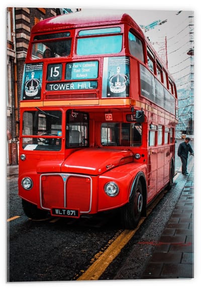 Acrylglas - Rode Autobus in Engeland - 40x60cm Foto op Acrylglas (Met Ophangsysteem)