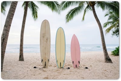 Placemats 45x30 cm - Placemat kunststof - 1 stuk - Surfboard - Palmbomen - Kleurrijk - Borden onderleggers - Decoratie voor op tafel - Keuken tafeldecoratie accessoires - Vinyl onderlegger - Tafelversiering