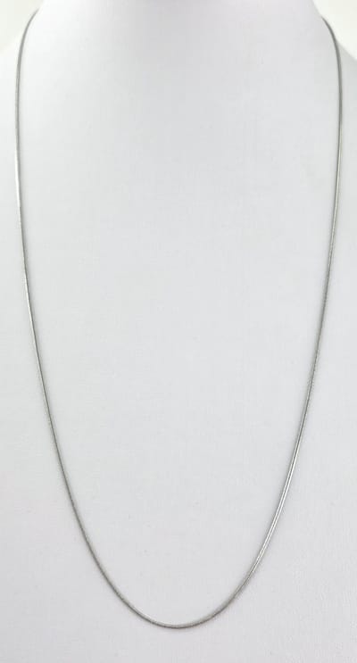 Halsketting - RVS - Slangen design - minimalistische - Zilverkleur - Soepel & Elegant - L 45cm * Br 0.9mm - Heren - Dames - Tijdloze uitstraling - comfortabel en gemaakt van materiaal dat niet verkleurt en geen allergische reacties veroorzaakt.”