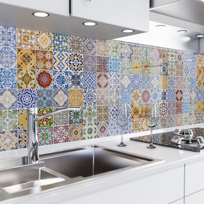 Keuken achterwand zelfklevend – Glaslook – Spatscherm keuken – Verstevigde PET folie – Spatwand fornuis – Muurbeschermer – 0,80 mm - Mozaïektegels kleurrijk - 220 cm x 60 cm