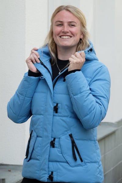 Korte dames winterjas - Gewatteerd en getailleerd - IJsblauw - Maat 36