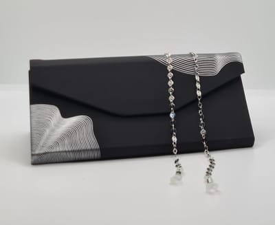 leuke set dames / brillenkoker + brillenketting + brillendoekje / brillenkoord dames / zilver / great gift / ketting voor zonnerbril 012657 / geweldig cadeau / Aland optiek / Étuis à Lunettes / case