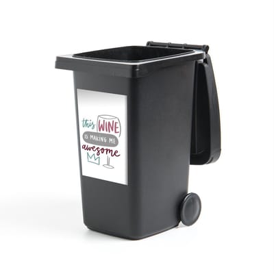Container sticker Wijn quotes - CM - Wijn quote ''this wine is making me awesome'' op witte achtergrond Klikosticker - 40x60 cm - kliko sticker - weerbestendige containersticker