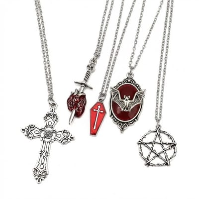 Set van 5 zilverkleurige kettingen met gothic hangers – kettingen voor dames en heren – kruis, zwaard, kistje, vleermuis en pentagram – fantasy sieradenset