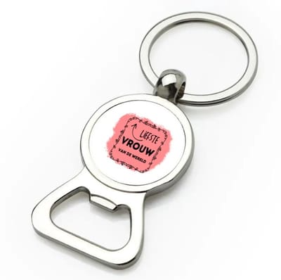 Akyol - liefste vrouw van de wereld flesopener - Vriend/vriendin - de liefste vrouw - valentijnsdag - verjaardag - cadeautje voor vriendin - kado - geschenk - 9 bij 3 cm