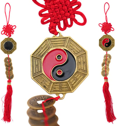 Decopatent - Chinese Geluksknoop Hanger - Feng Shui 5 Lucky Coins met Bagua Spiegel - 2-Zijdig: Yin Yang Teken & Babua Spiegel - Traditionele Chinese Geluksmunten - Voor Rijkdom, Geluk, Gezondheid - Rode Hanger China - Autospiegel / Raamhanger