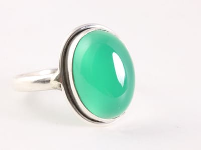 Ovale zilveren ring met groene onyx - maat 17.5