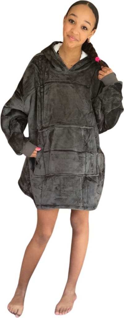 Hoodie deken kind - Fleece kinder poncho - plaid met mouwen en capuchon voor kinderen - oversized hoodie kind - fleece deken met mouwen – hoodie plaid kind - hoodie blanket - zacht & warm - antraciet - 134 t/m 164 (ca. 8-14 jaar) - Badrock