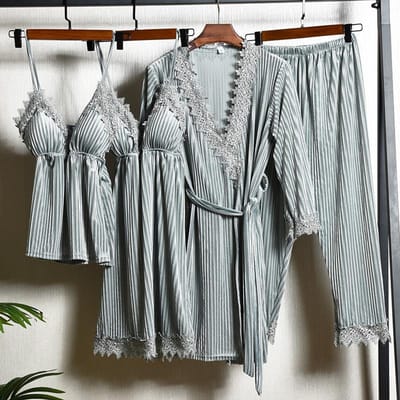 Peignoir à bordure en dentelle Pyjama en velours Ensemble de pyjama 4 pièces Vêtements de maison en velours amples Automne et hiver pour femmes Nouveaux pyjamas Vêtements de maison 2XL gray