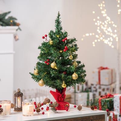 MEUNIQ mini kerstboom 60 cm met 15 warmwitte LED-lichtjes, 16 gouden kerstballen en rode bessen, groene PVC kunstkerstboom voor tafel of werkblad