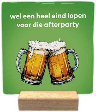 Wel een heel eind lopen voor die afterparty - Keramische decoratie tegel - Vierdaagse
