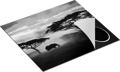 Chefcare Inductie Beschermer Olifant in het Wild - Savanne - Zwart Wit - 60x50 cm - Afdekplaat Inductie - Kookplaat Beschermer - Inductie Mat
