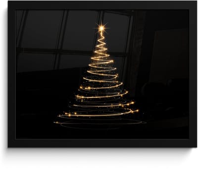 Poster in lijst - Fotolijst 40x30 cm - Posters - Magisch - Kerstboom - Lichtspiralen - Zwart - Posterlijst zwart - Decoratie - Wanddecoratie woonkamer - Muurdecoratie slaapkamer - Kerstversiering - Kerstdecoratie voor binnen - Kerstmis