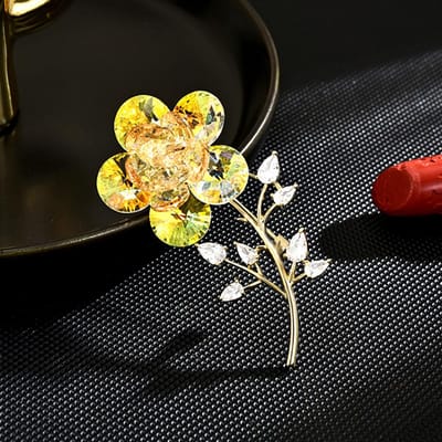 Dames Licht Luxe Design Elegante Bloem Broche Modieus En Veelzijdig Niche Design Gevoel Broche Dagelijkse Accessoires beige