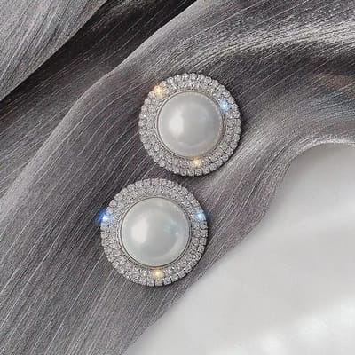 Huitan Prachtige Oorknopjes met Imitatieparels Hyperbool Luxe Schitterende CZ Accessoires Delicate Bruiloftsparty Sieraden voor Vrouwen gray