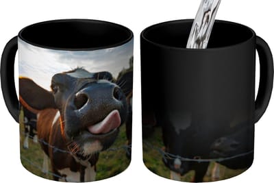 Magische Mok - Foto op Warmte Mokken - Koffiemok - Koe - Dieren - Natuur - Uitstekende tong - Magic Mok - Beker - 350 ML - Theemok