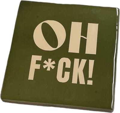Hippe tegeltje met tekst: Oh Fuck | Olijfgroen met beige | Gepersonaliseerde cadeau | Hippe Spreuktegel | Nieuwe woning cadeau | Housewarming cadeau