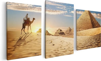 Artaza Canvas Schilderij Drieluik Egyptische Piramides met een Kameel - 120x60 cm - Wanddecoratie Woonkamer - Schilderijen - Muurdecoratie