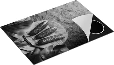 Chefcare Inductie Beschermer Komkommers met Bladeren op Zwarter Marmer - Zwart Wit - 75x50 cm - Afdekplaat Inductie - Kookplaat Beschermer - Inductie Mat
