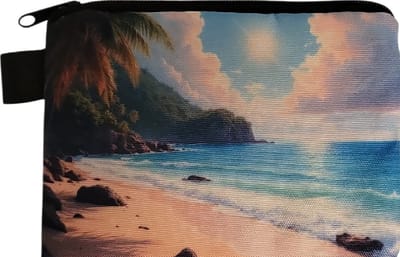 Gemakkelijk om erbij te hebben, dit handige rits portemonneetje 10x14cm. Een bijzondere afbeelding van palmbomen op het strand met een blauwe zee. Erg leuk om voor jezelf te kopen of om cadeau te geven. Ook leuk bij Sinterklaas, Kerst of vakantie.