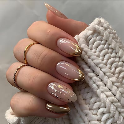 Dailygoods- Press-on Nagels 24 Stuks - Amandelvormige Valse Nagels - Gouden Franse Tip - Herbruikbare Gelpads - Hoogwaardige Nagelkunst - Veilig en Geurloos