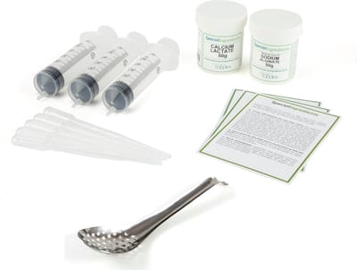 Moleculair Koken Sferificatie ('Spherification') Kit met Moleculaire Opvanglepel - 2x 50g - Sferificatie ingrediënten & Tools - Cocktailkaviaar & Vloeibare Parels - Inclusief Spuiten, Pipetten & Opvanglepel - Moderne Gastronomie - Recycled Plastic