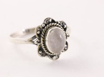 Fijne bewerkte zilveren ring met rozenkwarts - maat 16