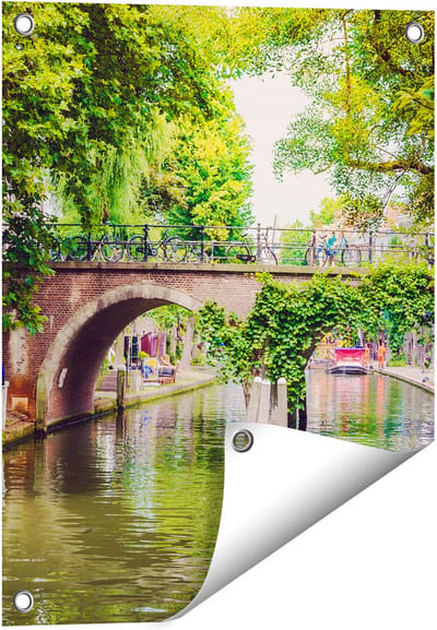 Gards Tuinposter Dichtbegroeide Brug op de Oudegracht in Utrecht - 40x50 cm - Tuindoek - Tuindecoratie - Wanddecoratie buiten - Tuinschilderij
