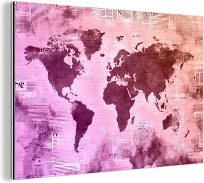 Wanddecoratie Metaal - Aluminium Schilderij Industrieel - Wereldkaart - Paars - Krant - 90x60 cm - Dibond - Foto op aluminium - Industriële muurdecoratie - Voor de woonkamer/slaapkamer