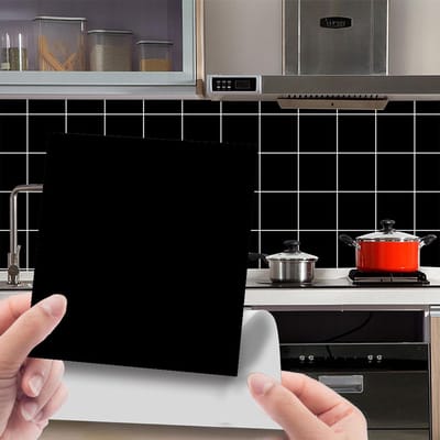 Zelfklevende Tegelstickers, 15 x 15 cm, Waterdichte PVC Wandfolie voor Badkamer en Keuken, Decoratieve Tegelrenovatie, Makkelijk aan te brengen, 96 Stuks in Zwart